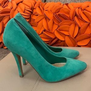 ❣️Steve Madden Intrude Green Suede Pumps❣️